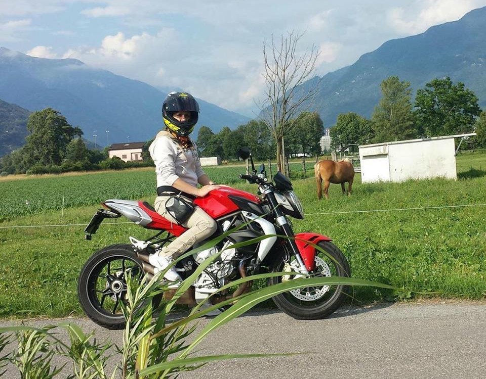 Altina_ragazze_in_moto