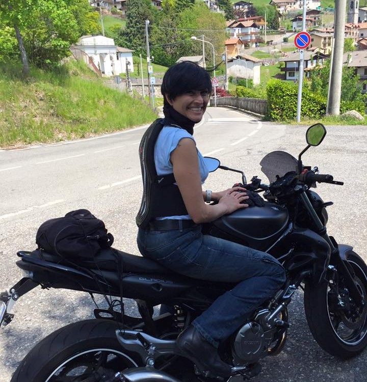 LaPester_ragazze_in_moto