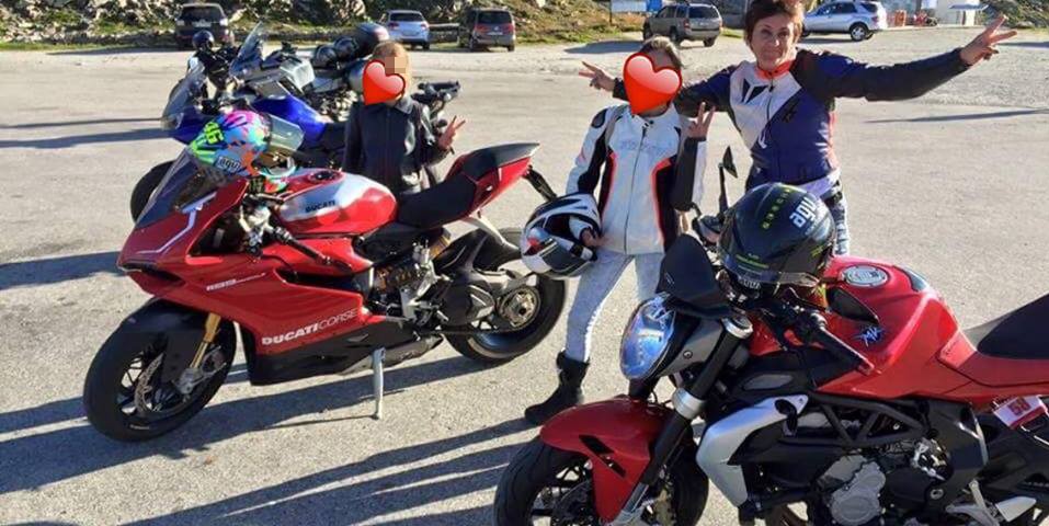 Altina_ragazze_in_moto