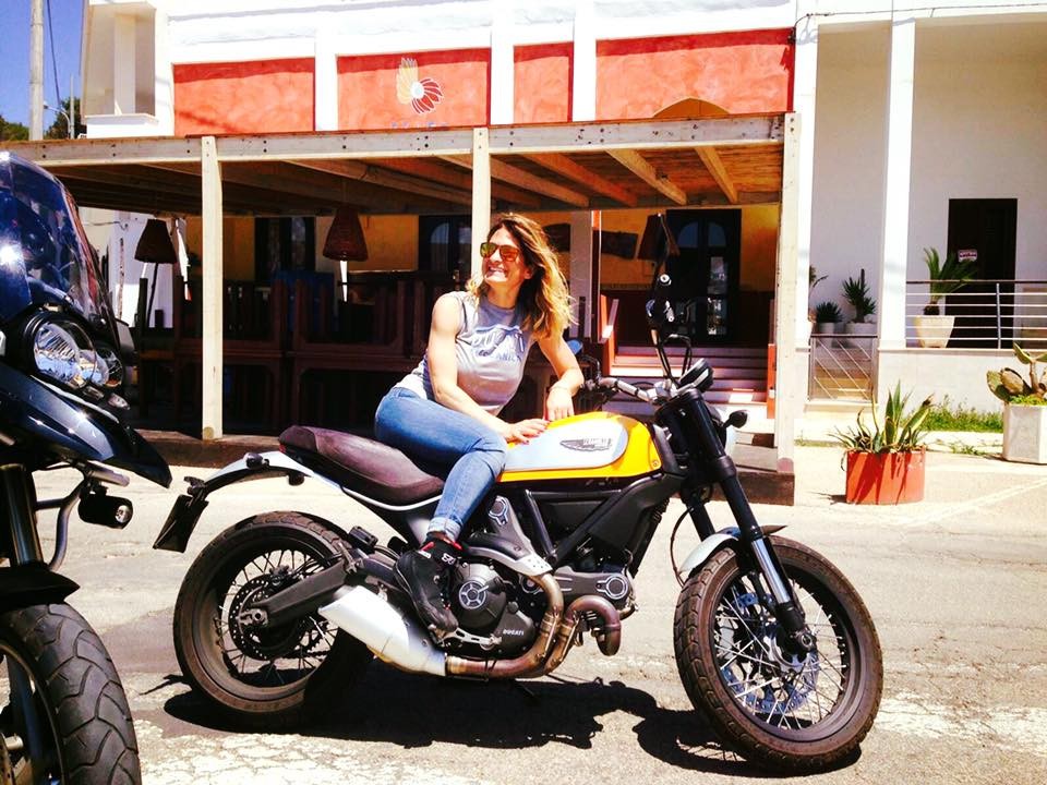 Ambra_ragazze_in_moto