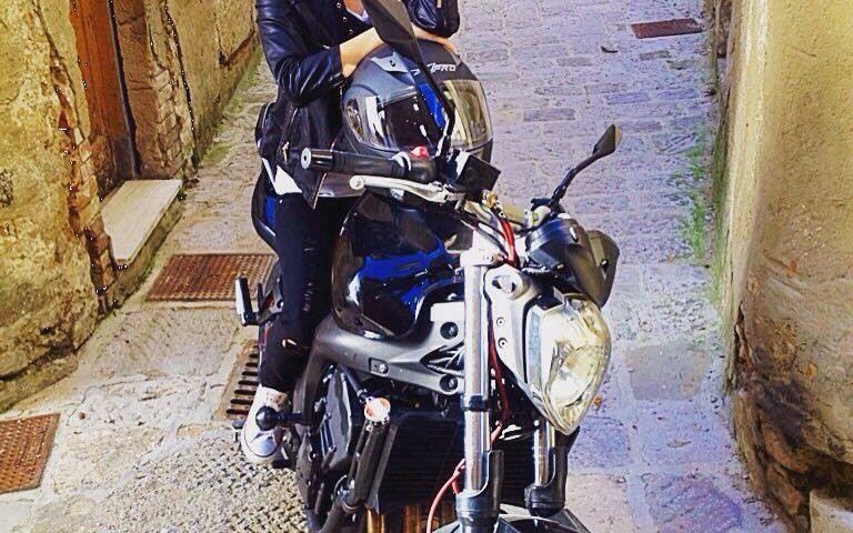 Angela_ragazze_in_moto_mini_concorso