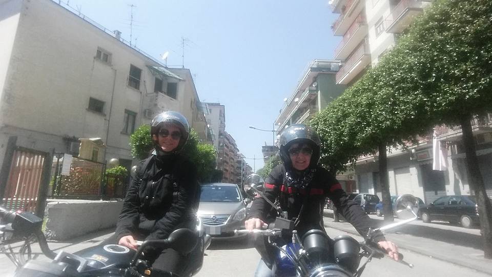 Assunta_ragazze_in_moto