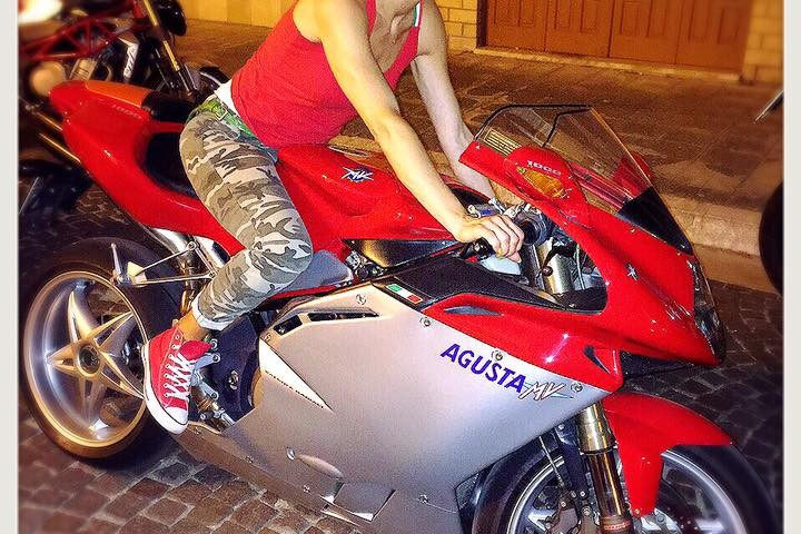 Camilla_ragazze_in_moto