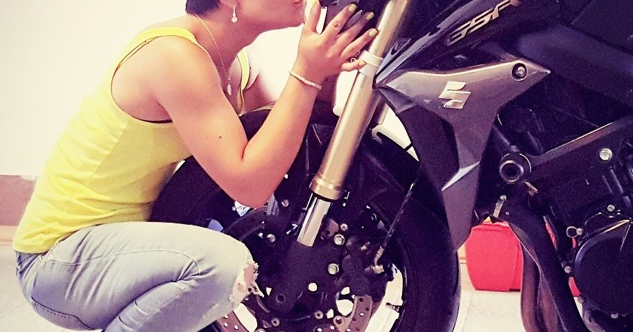 Clara_ragazze_in_moto