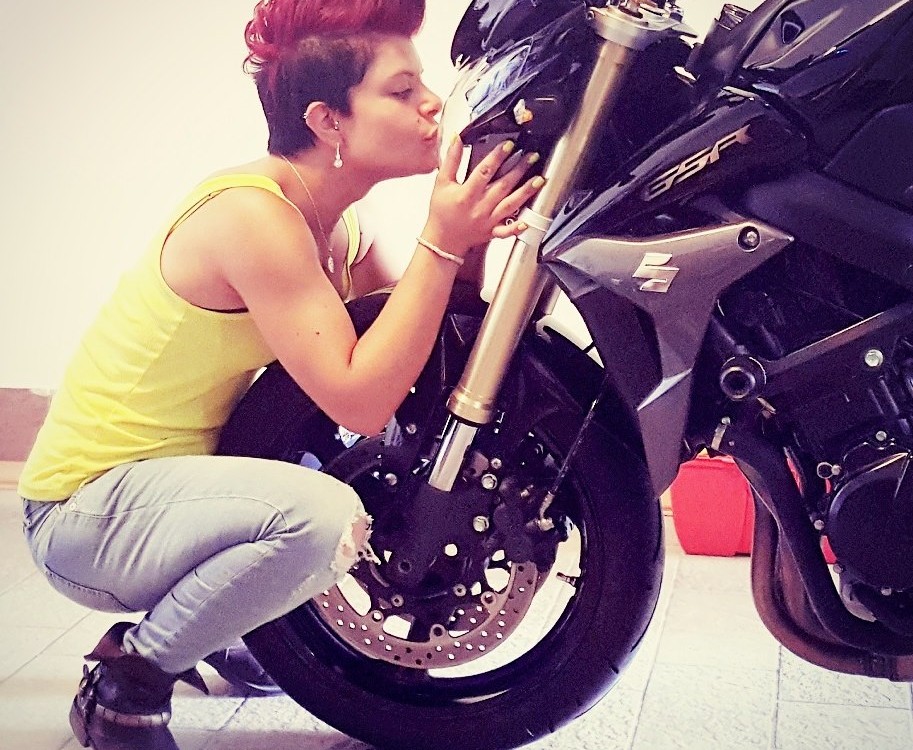 Clara_ragazze_in_moto