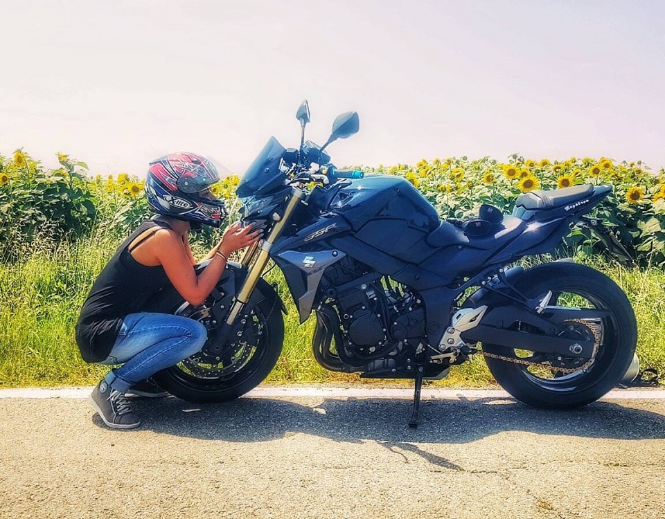 Clara_ragazze_in_moto_mini_concorso
