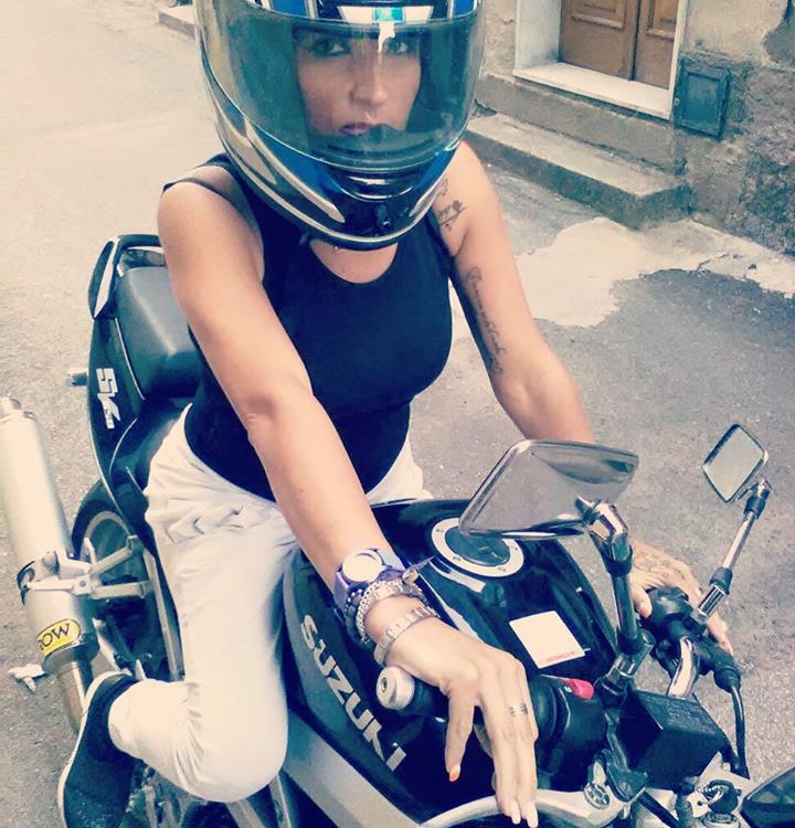 Elly_ragazze_in_moto
