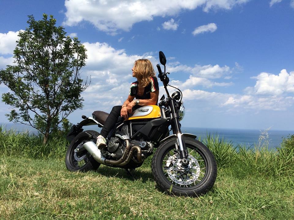 Sabrina_rgazze_in_moto