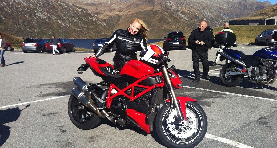 jasmin_ragazze_in-moto_mini_concorso
