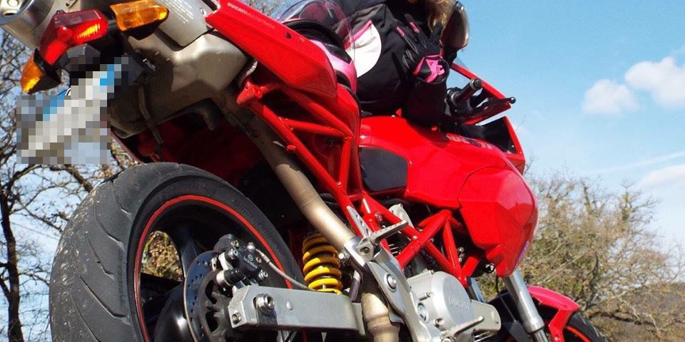 Adelina_ragazze_in_moto