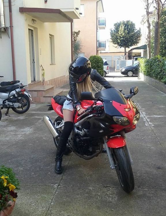 Adry_ragazze_in_moto