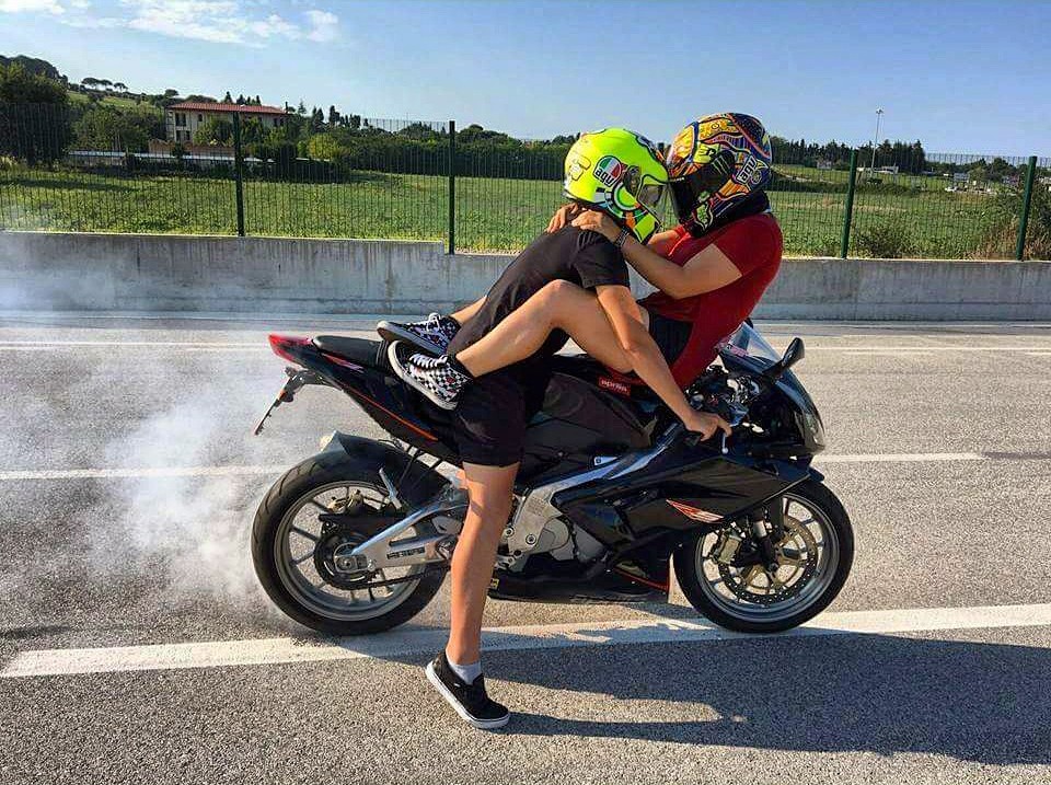 Chiara_ragazze_in_moto