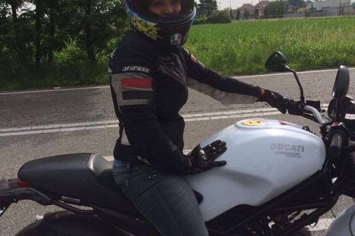 Claudia_ragazze_in_moto