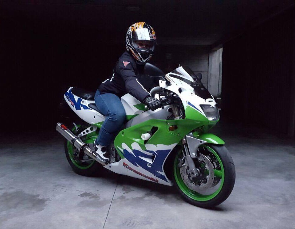 Naomi_ragazze_in_moto