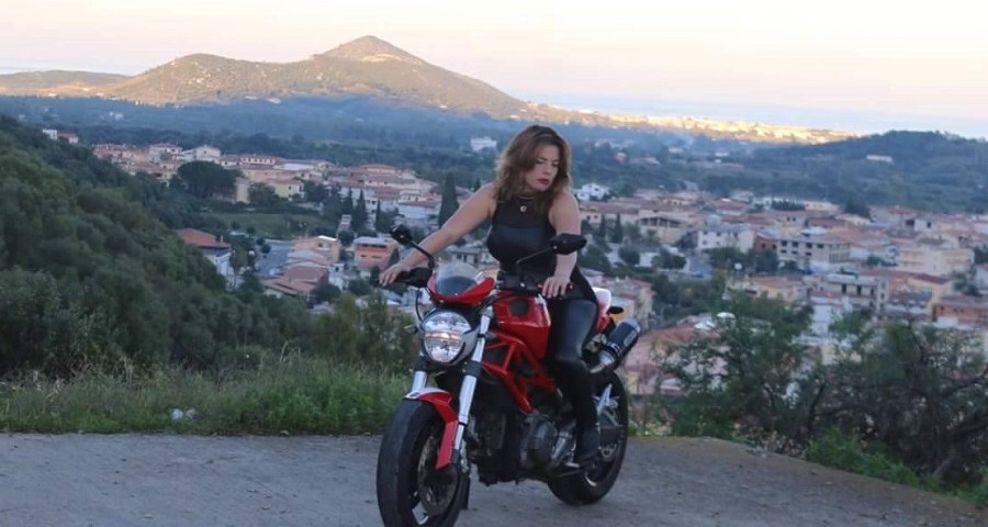 Noemi_ragazze_in_moto