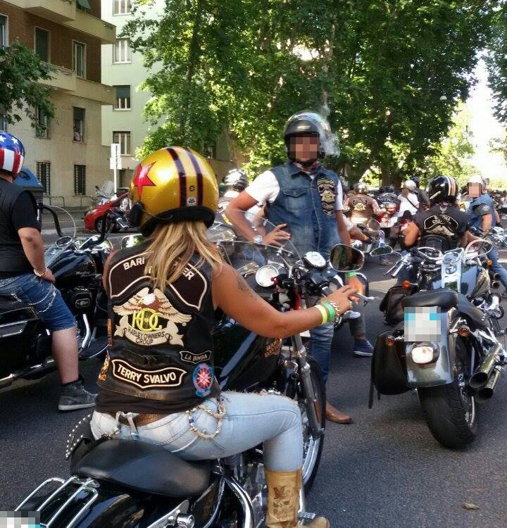 Terry_ragazze_in_moto