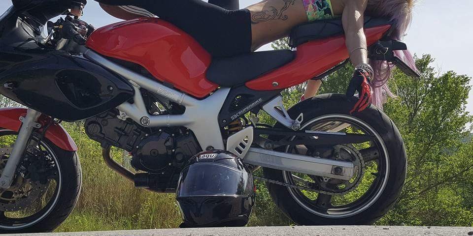 Adry__ragazze_in-moto