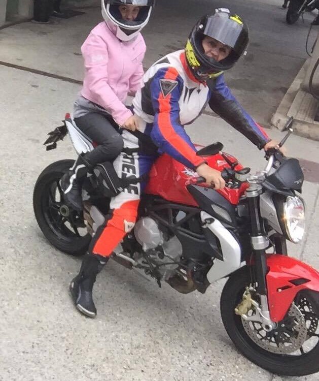 Altina_ragazze_in_moto