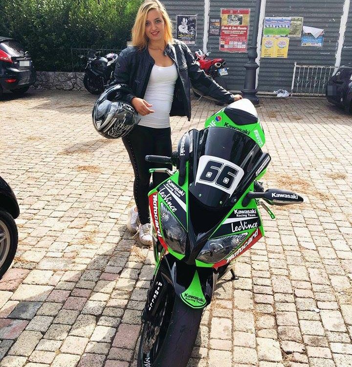 Arianna_ragazze_in_moto