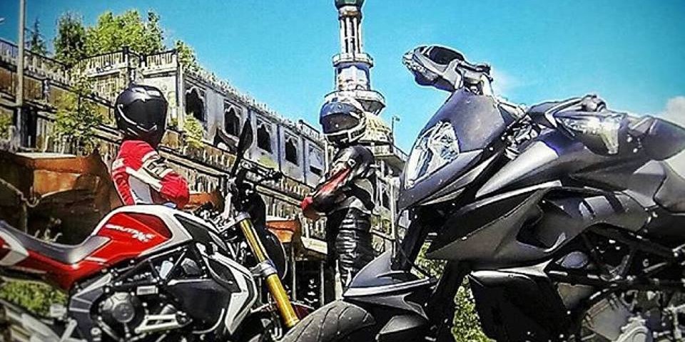 Elena_ragazze_in_moto