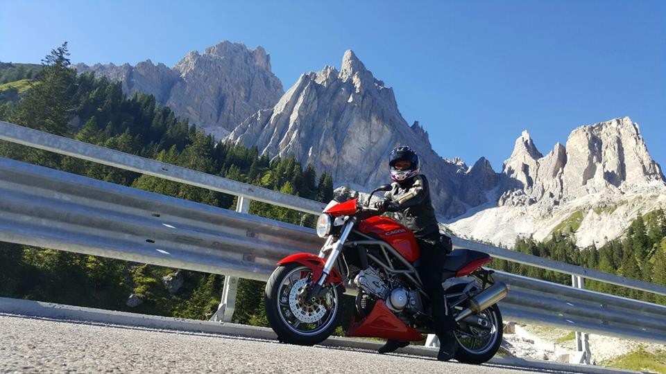 Eleonora_ragazze_in_moto