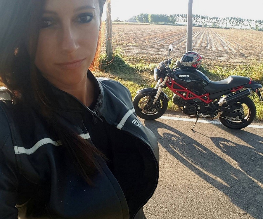 Eleonora_ragazze_in_moto