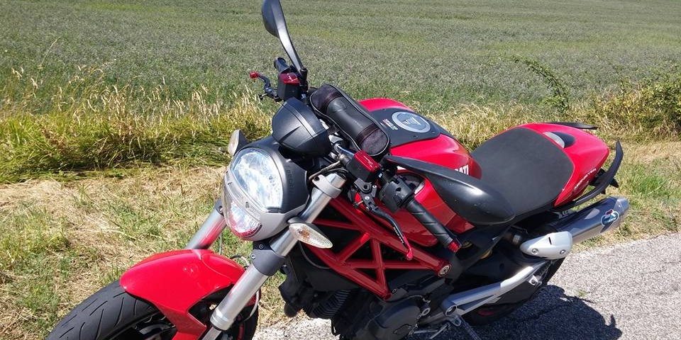 Elga_ragazze_in_moto