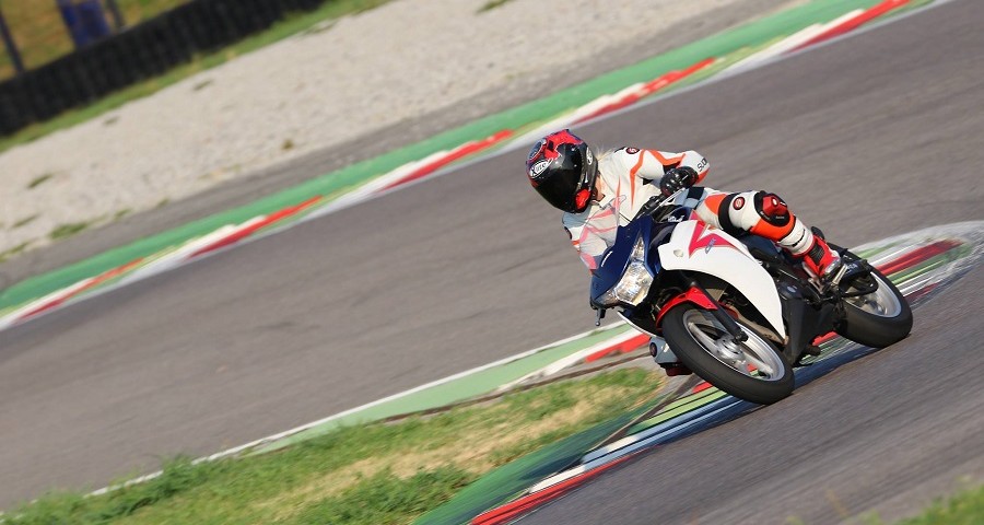 Greta_ragazze_in_moto