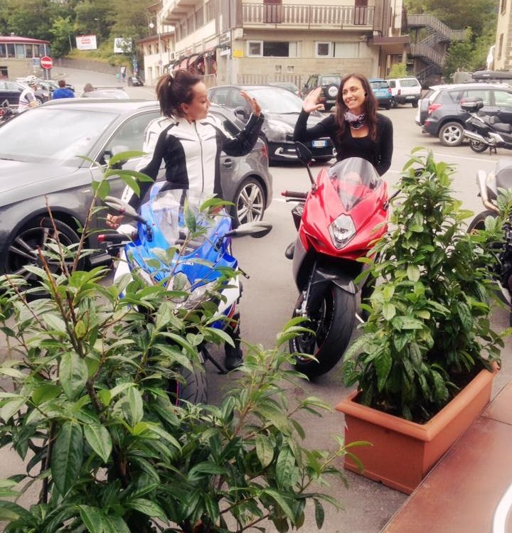 Lala_ragazze_in_moto