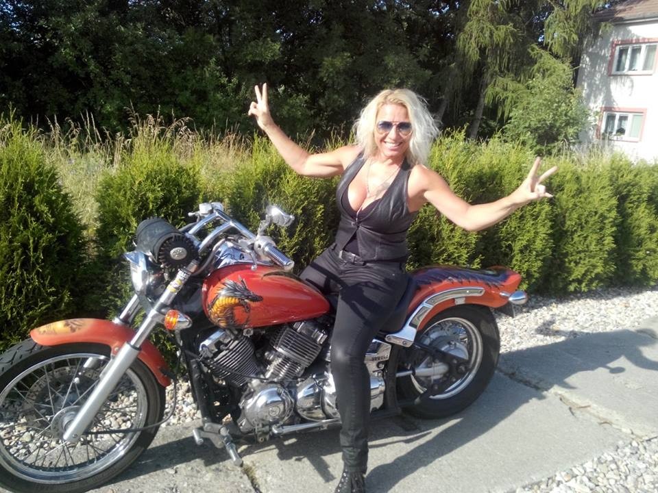 Marghi_ragazze_in_moto