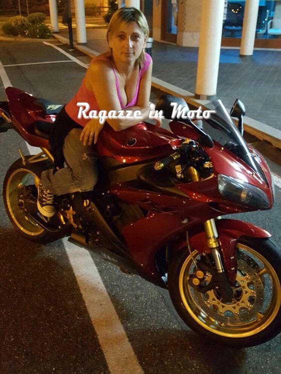 Monja_ragazze_in-moto