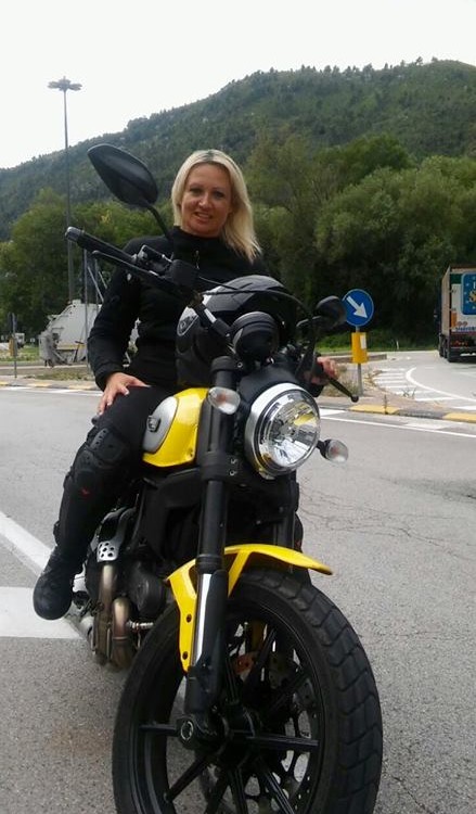 Sabrina_ragazze_in-moto