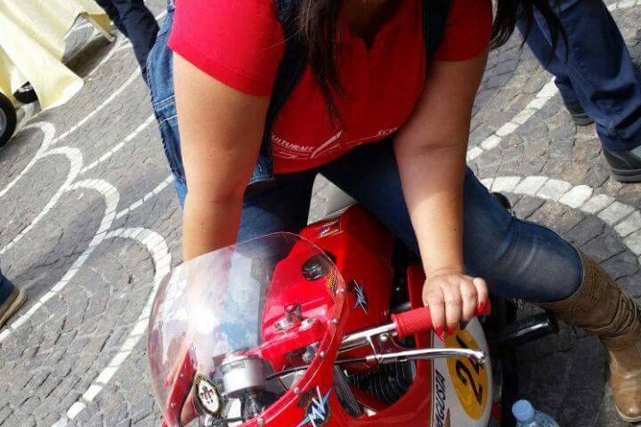 Serenella_ragazze_in_moto