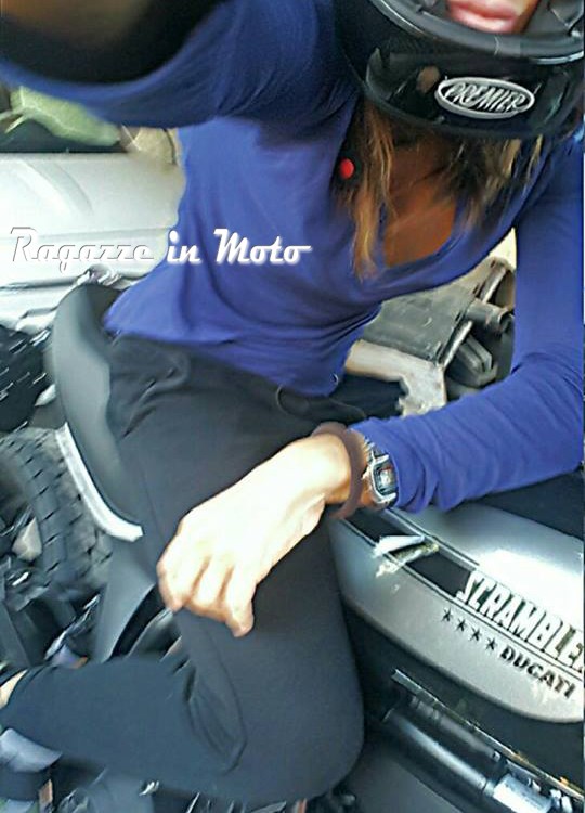 bianca_ragazze_in_moto