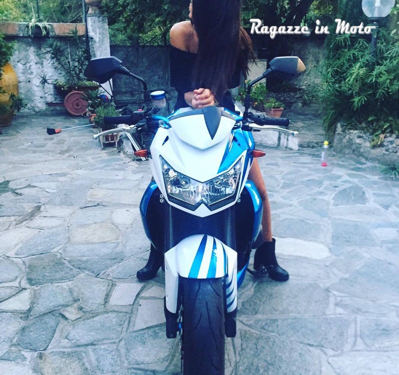 camilla_ragazze_in_moto