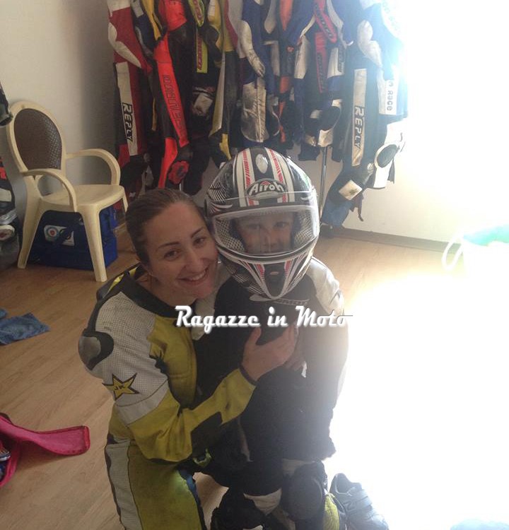 cinzia_ragazze_in-moto