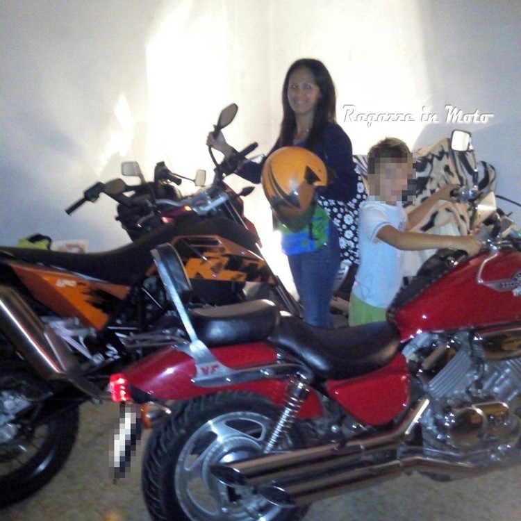 ester_ragazze_in_moto