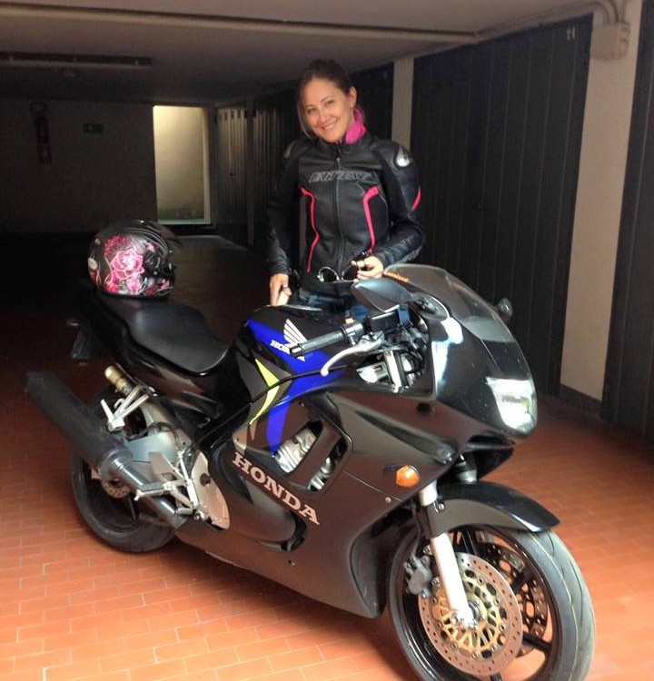 la-scricci_ragazze_in_moto