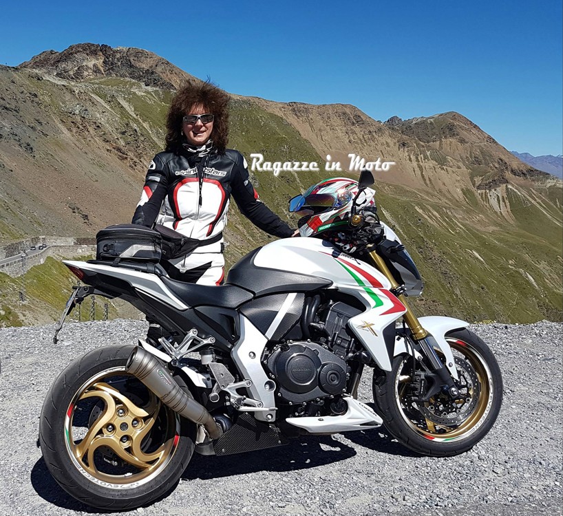 Morena_ragazze_in_moto