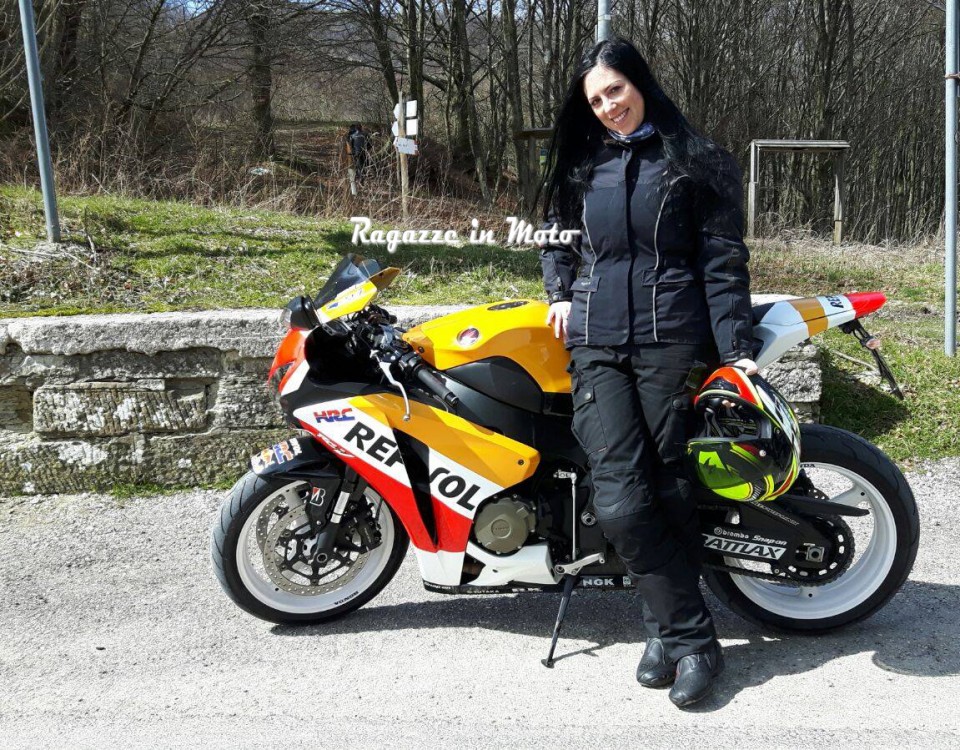 valentina_mini_concorso_ragazze_in-moto