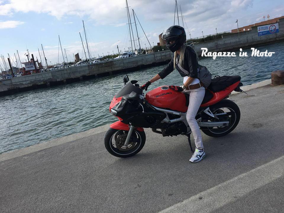 adry-ana_mini_concorso_ragazze_in_moto