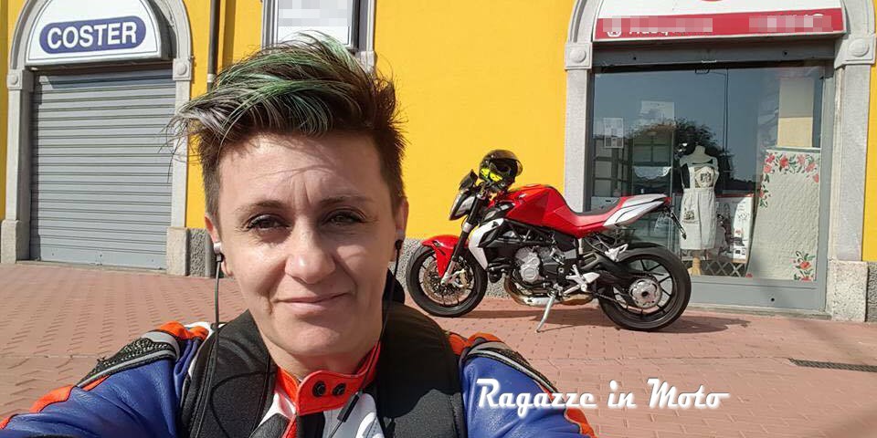 altina_ragazze-in-moto