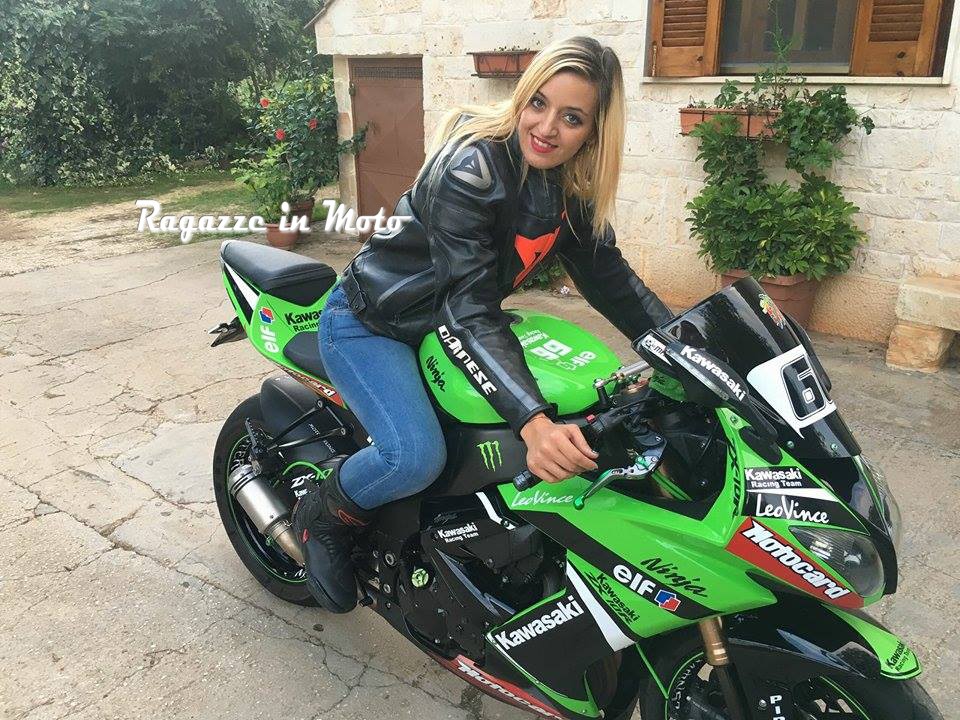 arianna_mini_concorso_ragazze_in_moto