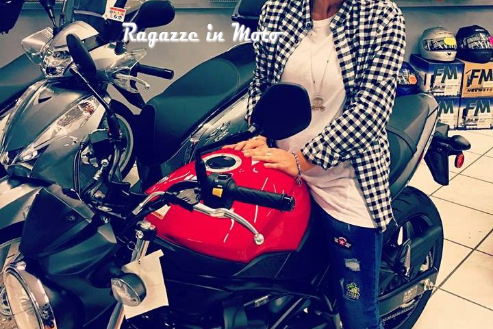 jessyca_ragazze_in-moto