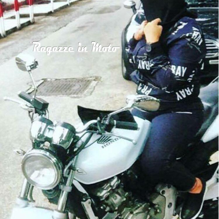 melania-ragazze_in_moto