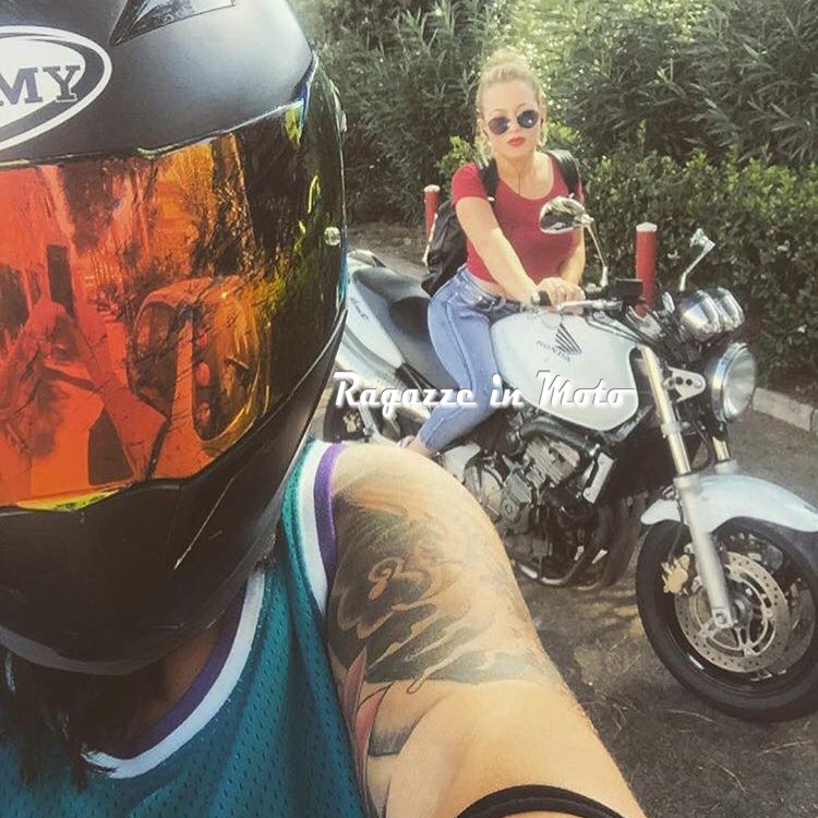 melania_ragazze_in_moto