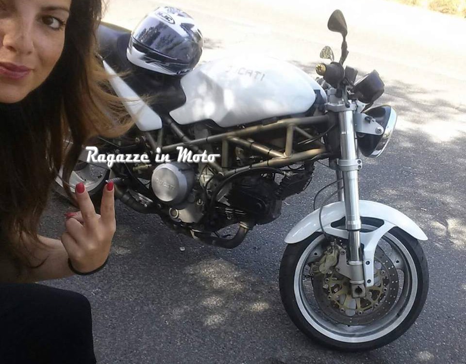 nadia_mini_concorso_ragazze-in_moto