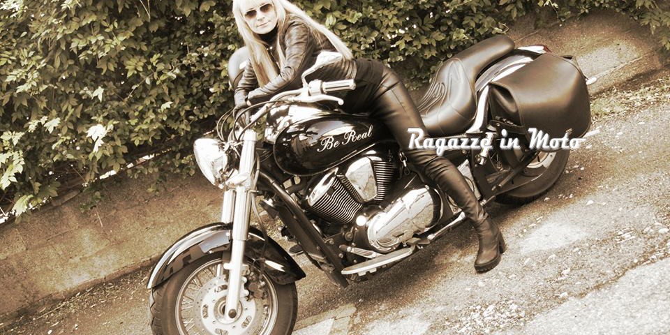 caterina_ragazze_in-moto