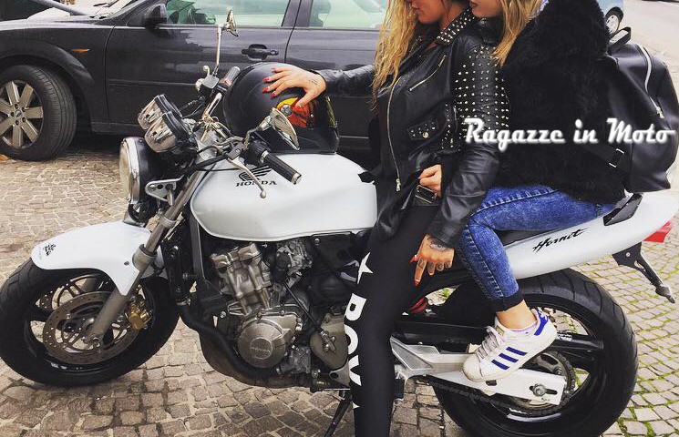 melania_ragazze-in_moto