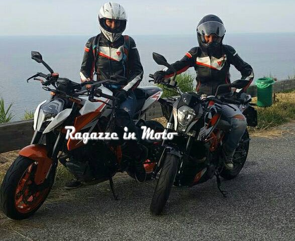 lela_ragazze_in_moto